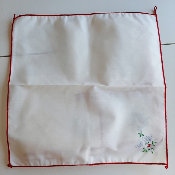 SET OF FOUR EMBROIDERED NAPKINS - Picture 4 of 5